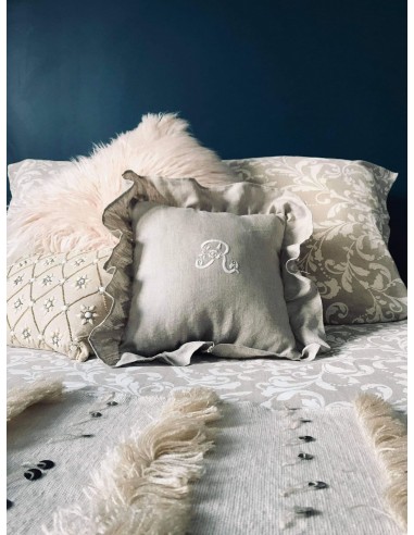 Coussin lin monogramme et broderie blanche, à volants prix pour 